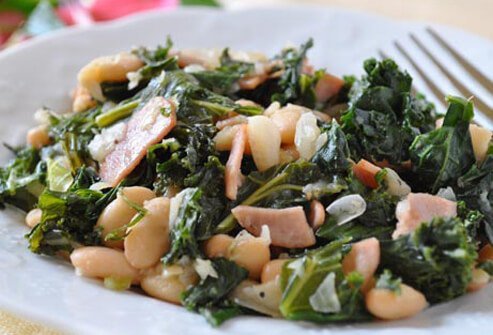 Photo of kale and white beans.