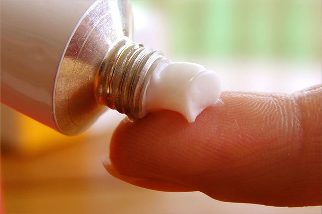 You can use hydrocortisone cream to relieve pain and itching due to eczema. 