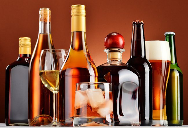 The 4 types of alcohol are isopropyl alcohol, methyl alcohol, undistilled ethanol, and distilled ethanol. The 4 types of alcohol are isopropyl alcohol, methyl alcohol, undistilled ethanol, and distilled ethanol.
