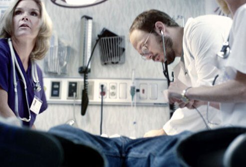 One asthma symptom that is a medical emergency is when your fingernails and/or lips turn blue or gray. This indicates there is insufficient oxygen in your blood. This is called cyanosis. Call 911 immediately if you or someone around you develops this symptom.