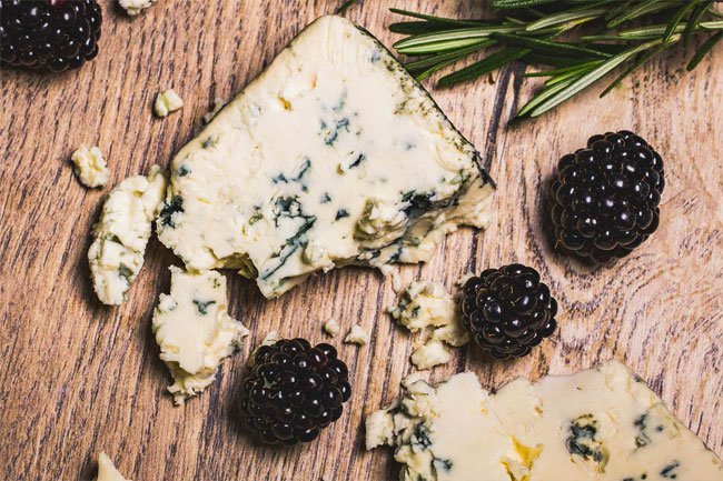 A small serving of blue cheese supplies a good amount of calcium. 