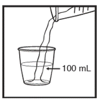 Pour 100 mL of water into the small
drinking cup - Illustration