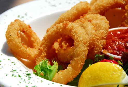 A photo of fried calamari.