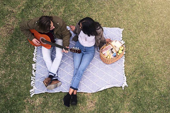 If grass, rough carpet or upholstered furniture make you itchy, put a towel down before you sit on them. 
