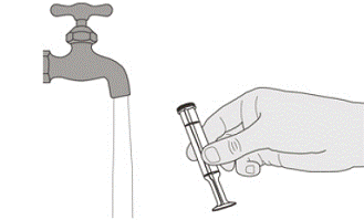 Rinse the plunger well under clean water - Illustration