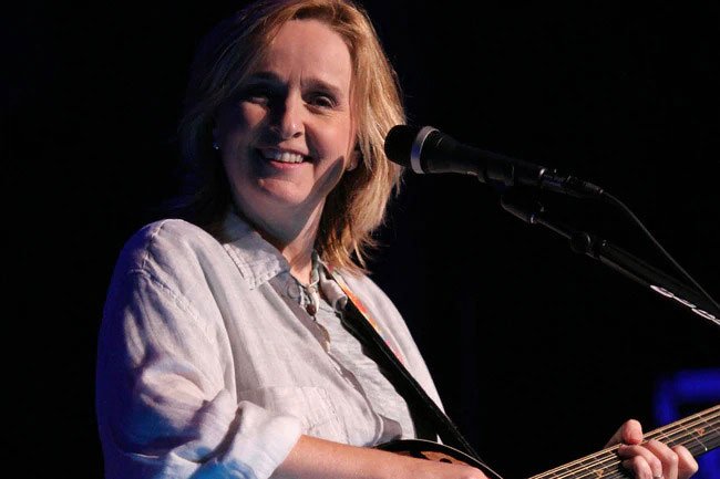 Melissa Etheridge performed at the 2005 Grammy Awards after finishing treatment for breast cancer.