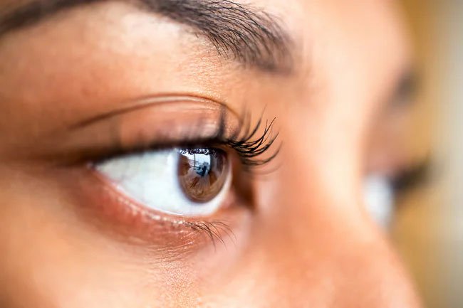 Spinach is rich in nutrients like lutein, zeaxanthin and vitamin C that help maintain good eyesight.