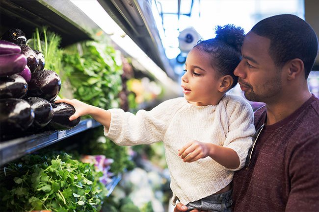 Minimize the chance of produce spoilage by choosing good produce to begin with.