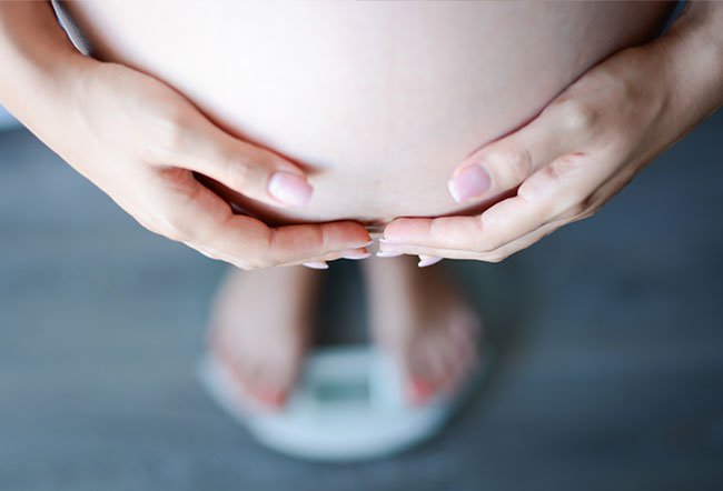 Weight gain during pregnancy supports the developing baby. You should gain less than five pounds during the first trimester of your pregnancy. Weight gain during pregnancy supports the developing baby. You should gain less than five pounds during the first trimester of your pregnancy.