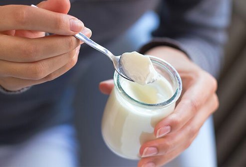 If you must eat late at night, choose something light like yogurt so it won't affect your sleep. 