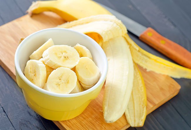 Ulcerative colitis is a chronic condition in which your colon and rectum are often inflamed. The best diet for someone with ulcerative colitis is one that includes lean protein, low-fiber fruit, refined grains, cooked vegetables, probiotic-rich foods and calcium-rich foods.