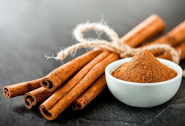 Cinnamon is a popular spice in many dishes. Cinnamon gives dishes a distinct flavor. Only a small percent of people experience allergic reactions after ingesting or coming into contact with cinnamon. Cinnamon is a popular spice in many dishes. Cinnamon gives dishes a distinct flavor. Only a small percent of people experience allergic reactions after ingesting or coming into contact with cinnamon.