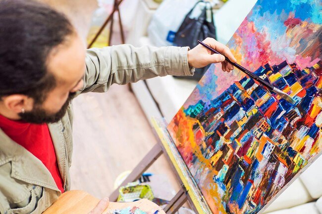 Left-handed people are often in creative professions. 