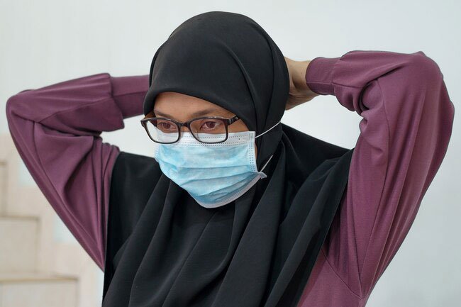 If your mask's too big, don't crisscross the ear loops behind your head.