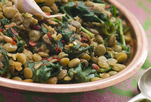 Photo of lentils and spinach, prostate-healthy foods.