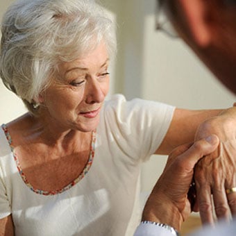 A woman seeks treatment for ringworm from a doctor.
