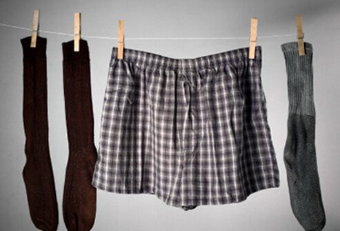 To avoid trapping moisture close to your skin, wear loose-fitting clothing made of natural fibers.