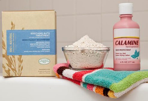 Baths and calamine lotion are a few home treatment options for shingles. 