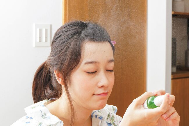 Face Mist isn't the best way to moisturize your skin.