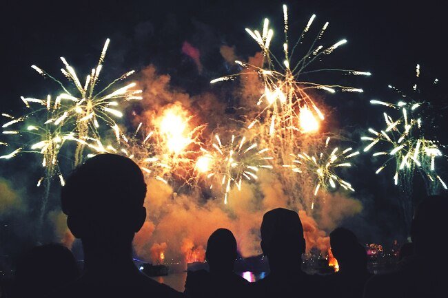 Smoke from fireworks displays contain bits of metal that are harmful to lungs. 