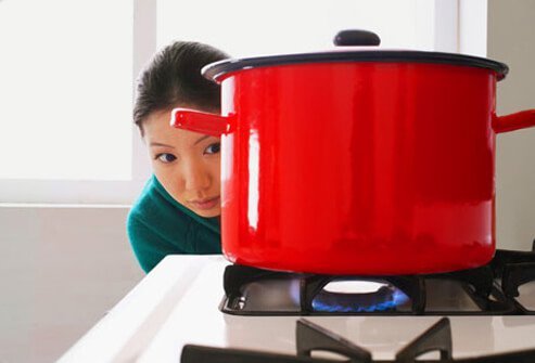 CO and NO<sub>2</sub> levels are substantially higher in homes with gas ovens