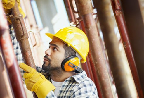 If necessary, protect your hearing at work with earplugs or earmuffs to avoid increasing the risk of tinnitus.