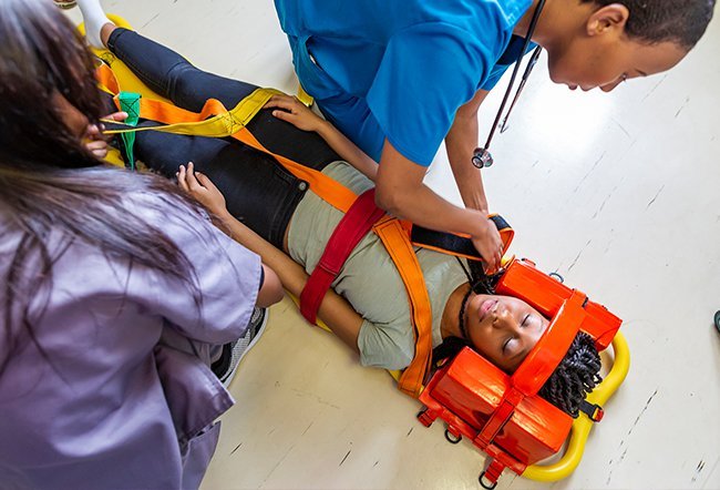 People often wonder whether it's best to call 911 or go straight to the hospital. Five emergency situations include chest pain, choking, stroke, heavy bleeding and severe head injury. 